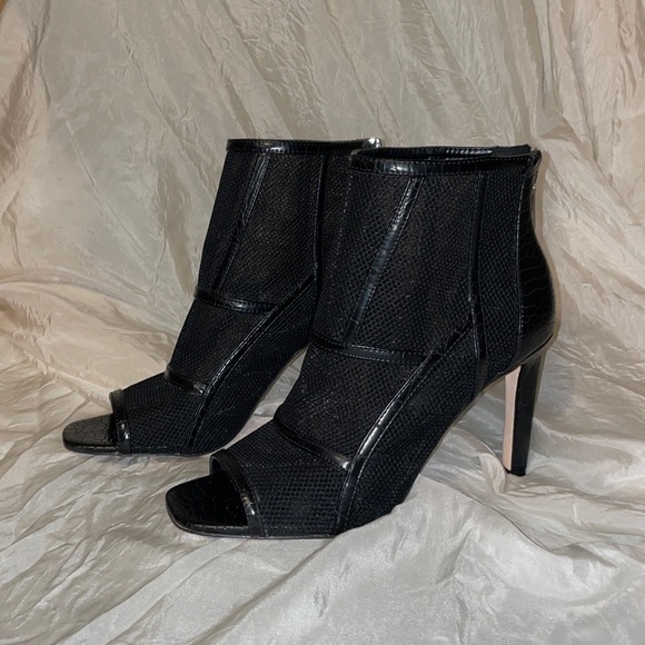 Stunning Jessica Simpson Ankle Heels, size 9 🖤 - Picture 1 of 5